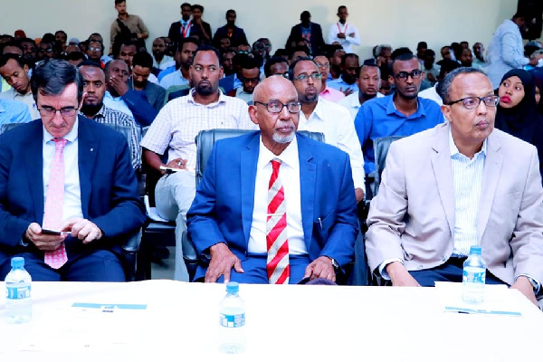 Wasiirka waxbarashada