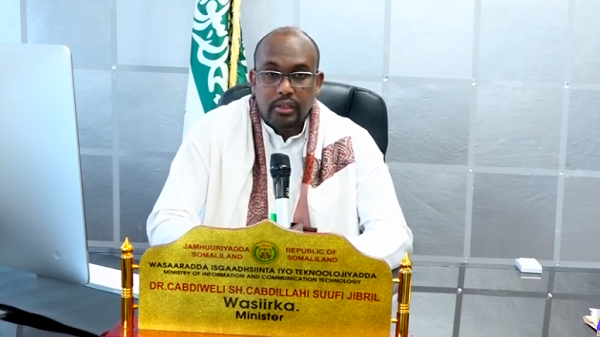 Sawirka wasiirka wasaaradda isgaadhsiinta iyo technoolojiyadda Dr. Cabdiweli Sheekh Cabdillaahi Suufi Jibriil