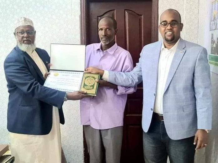 Wasiirka Diinta Iyo Awqaafta Somaliland ayaa Shaqaaleysiiyay Muwaadin Isu Xilqaamay Daryeelka Kitaabka Qur’aanka ah