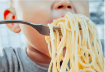 Dhibaatada Miisaanka iyo Naaxista Carruurta Talyaaniga: Saamaynta Pizzada, Baastta iyo Baradhada